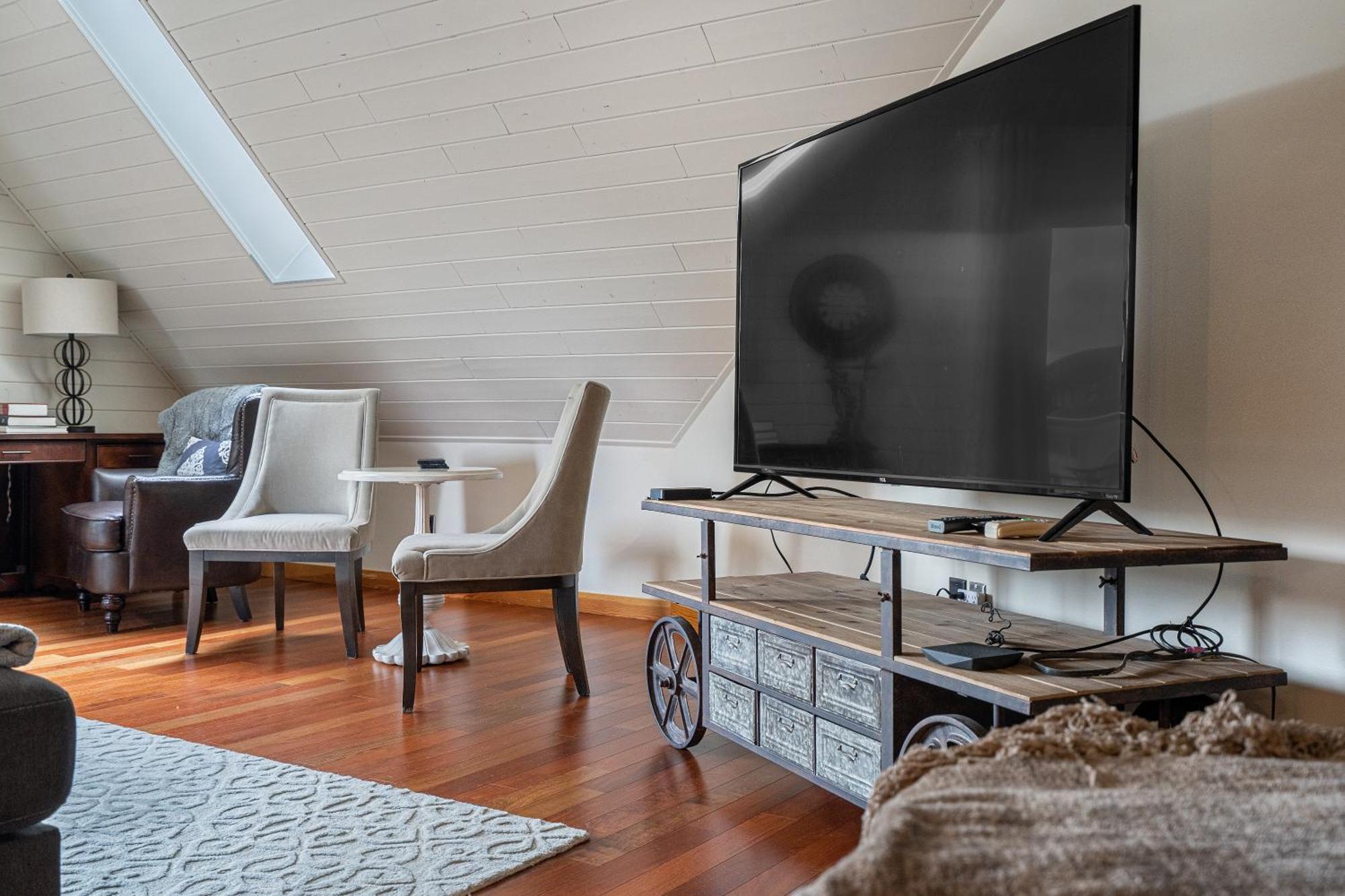 Parkland301 Sunlit 2,000 Ft² Penthouse With Mtn View Lejlighed Canmore Eksteriør billede