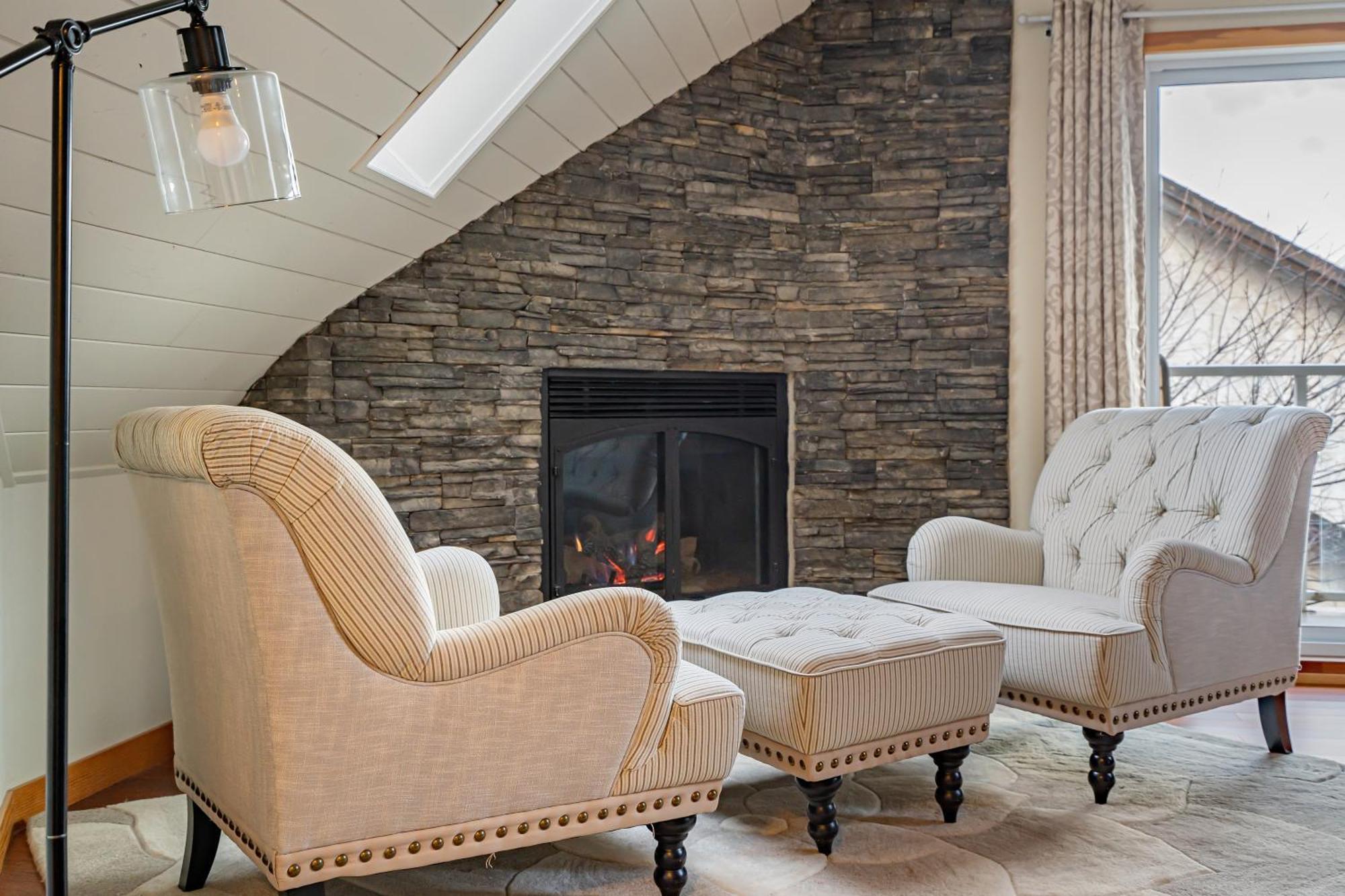 Parkland301 Sunlit 2,000 Ft² Penthouse With Mtn View Lejlighed Canmore Eksteriør billede