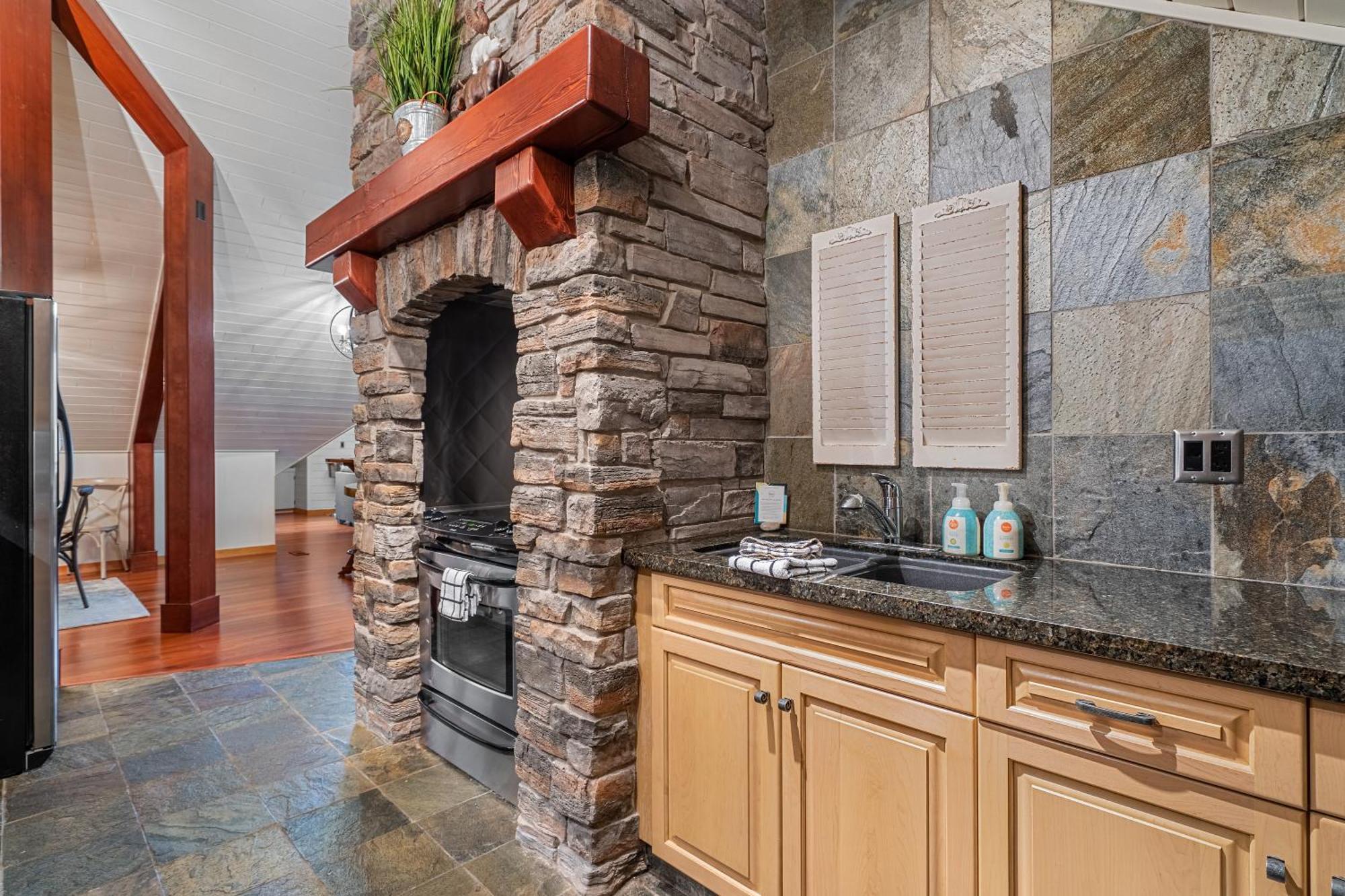 Parkland301 Sunlit 2,000 Ft² Penthouse With Mtn View Lejlighed Canmore Eksteriør billede