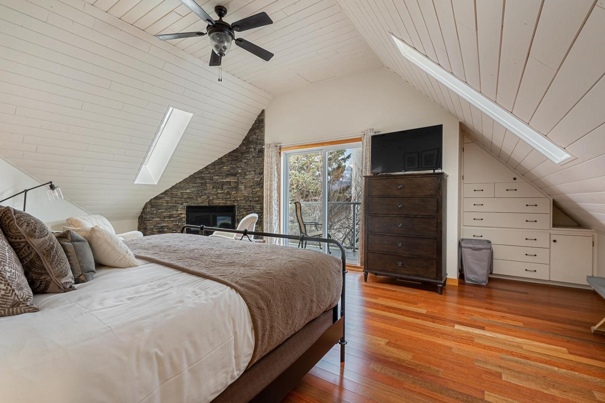 Parkland301 Sunlit 2,000 Ft² Penthouse With Mtn View Lejlighed Canmore Eksteriør billede