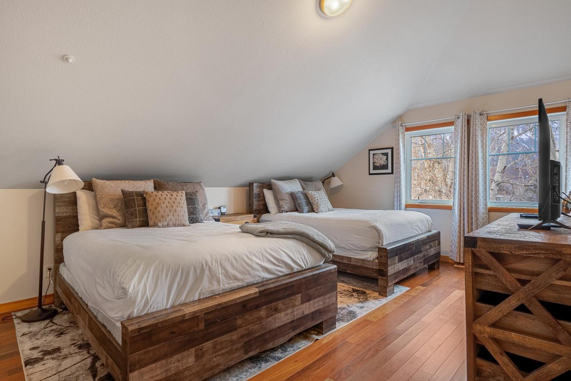 Parkland301 Sunlit 2,000 Ft² Penthouse With Mtn View Lejlighed Canmore Eksteriør billede