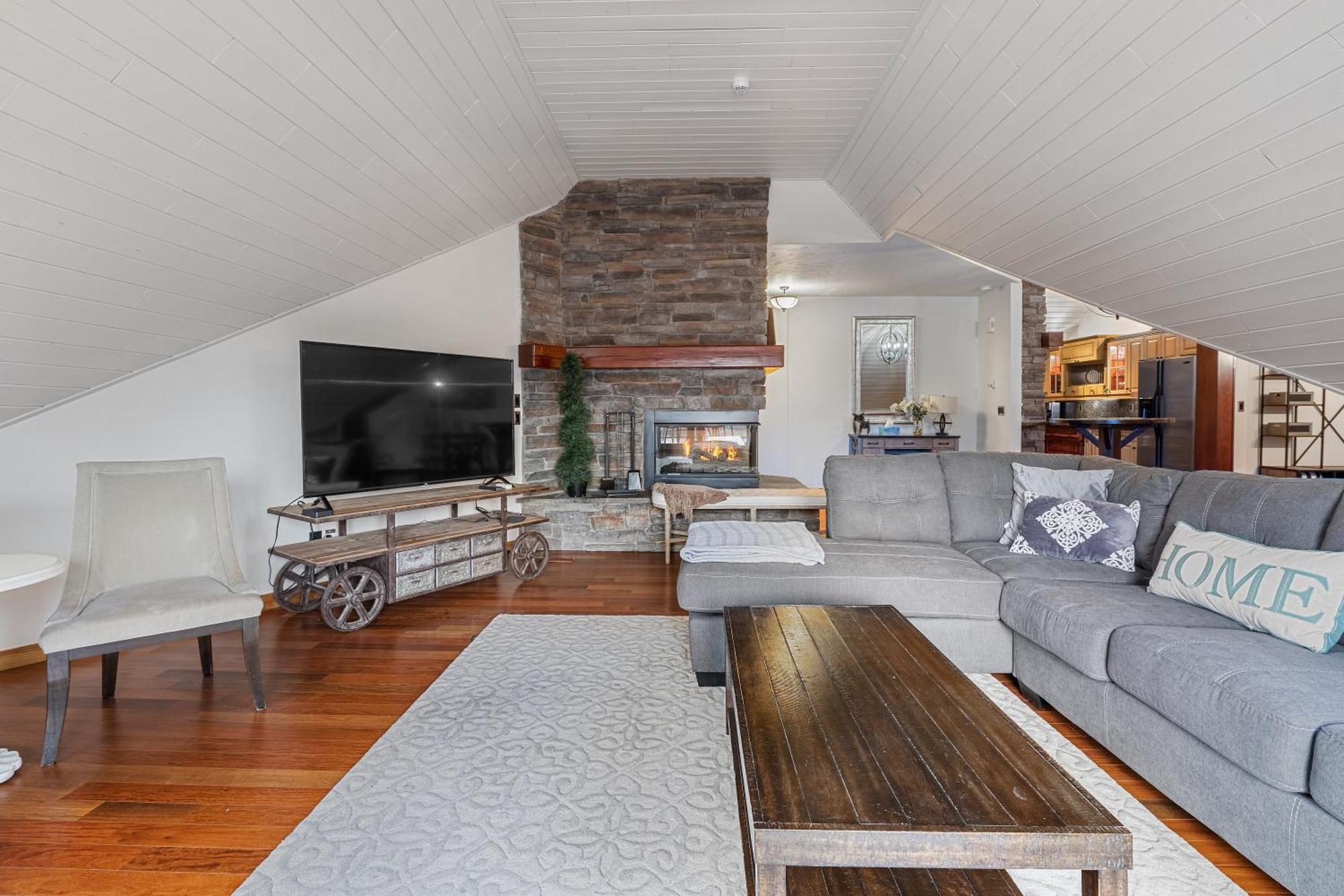 Parkland301 Sunlit 2,000 Ft² Penthouse With Mtn View Lejlighed Canmore Eksteriør billede