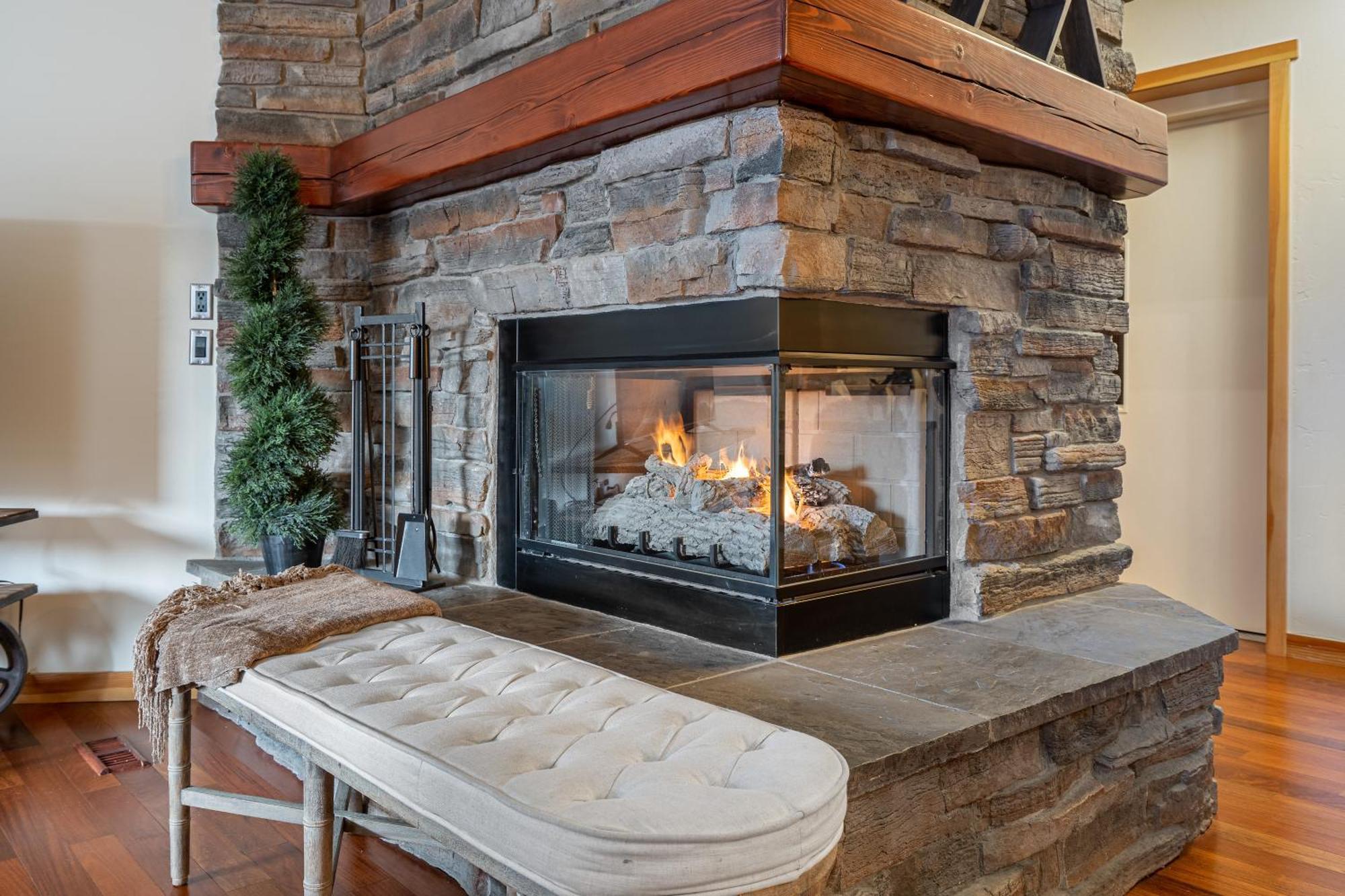 Parkland301 Sunlit 2,000 Ft² Penthouse With Mtn View Lejlighed Canmore Eksteriør billede