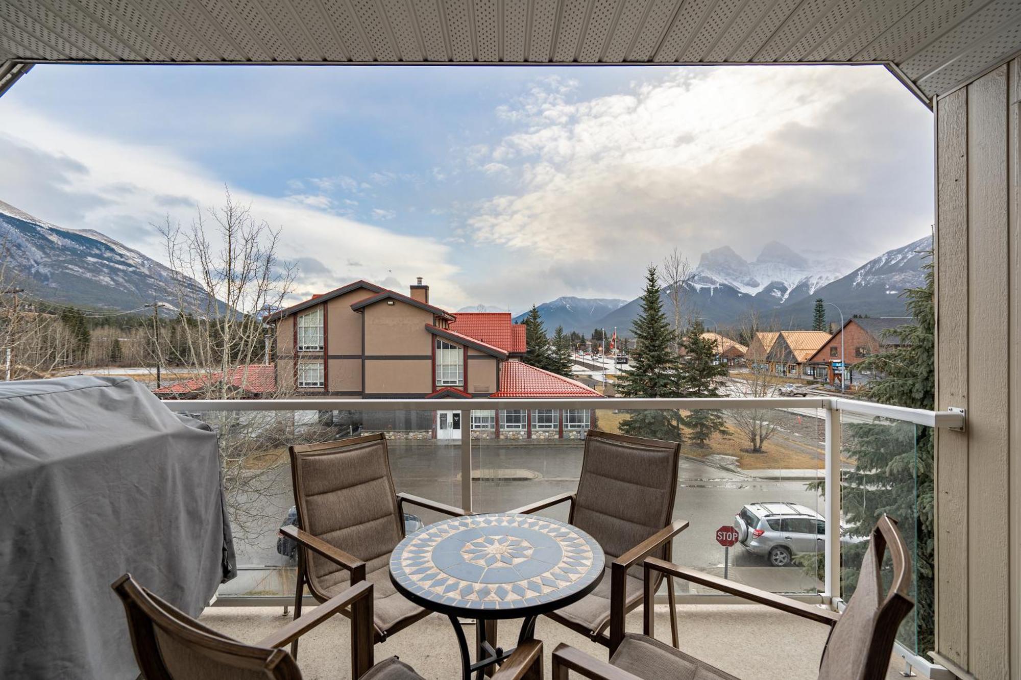 Parkland301 Sunlit 2,000 Ft² Penthouse With Mtn View Lejlighed Canmore Eksteriør billede