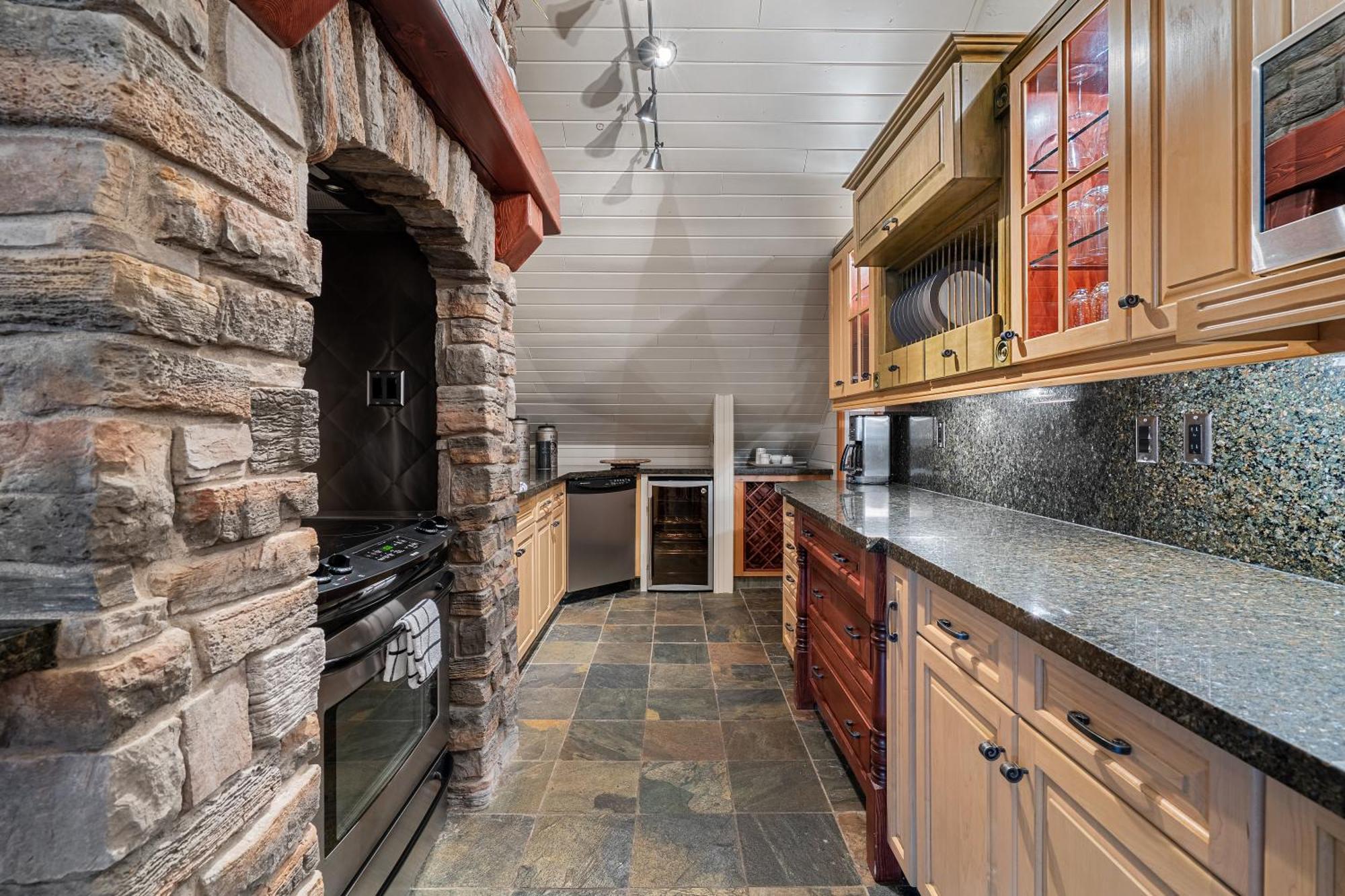 Parkland301 Sunlit 2,000 Ft² Penthouse With Mtn View Lejlighed Canmore Eksteriør billede